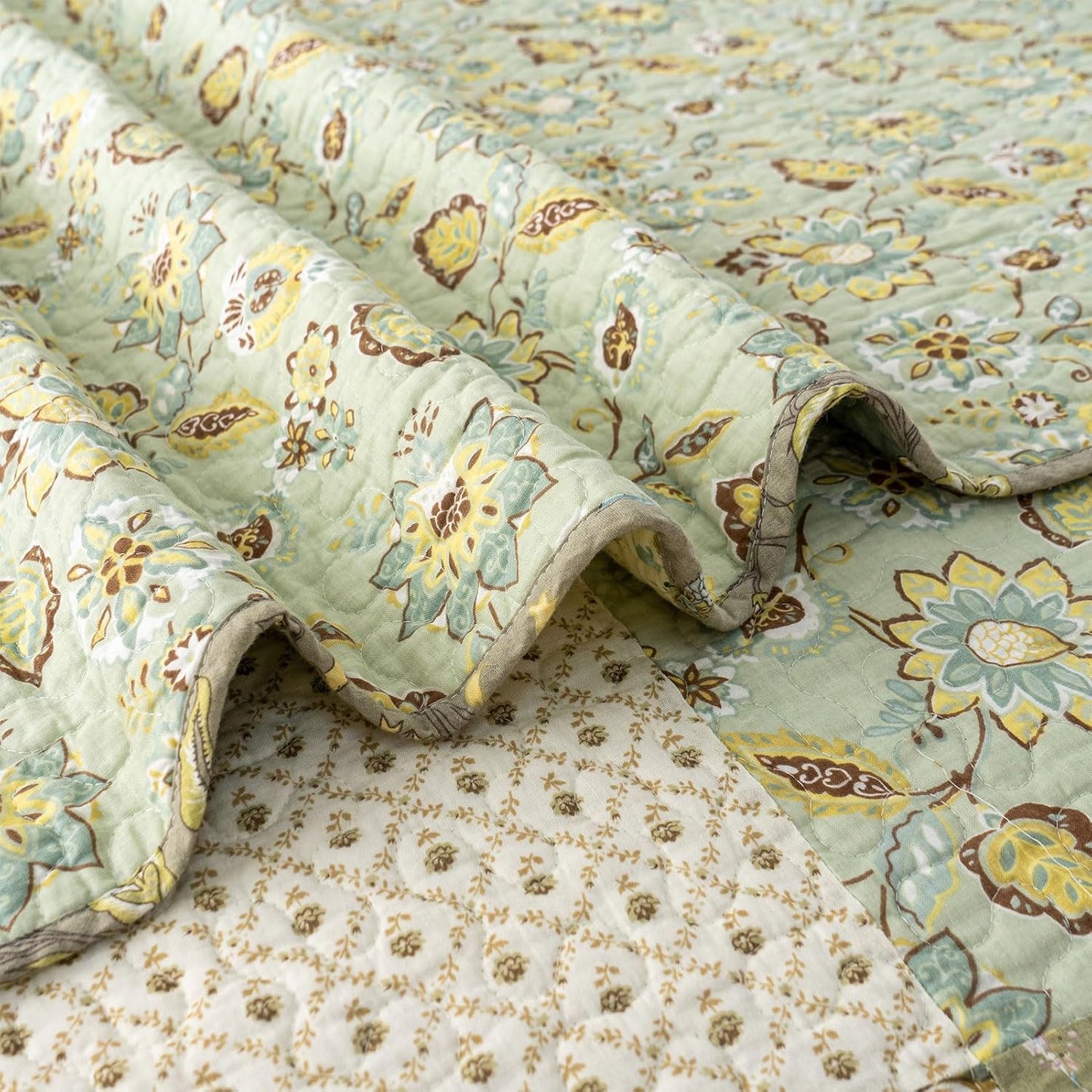 YAYIDAY Oversized Queen Quilt Set Patchwork Bedspread (110x118 Inch) - 100% Cotton Reversible Breathable Floral Quilted Coverlet with Pillow Shams Fit All Season